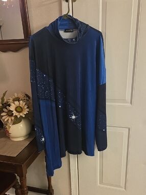 Navy Star-Accent Long Sleeve Tunic 1X Plush